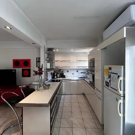Lejlighed A-class Apartment,near The Sea & Patras